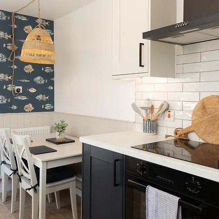 Apartment Tide @ Filey. Close To Beach. Dog Friendly. Filey